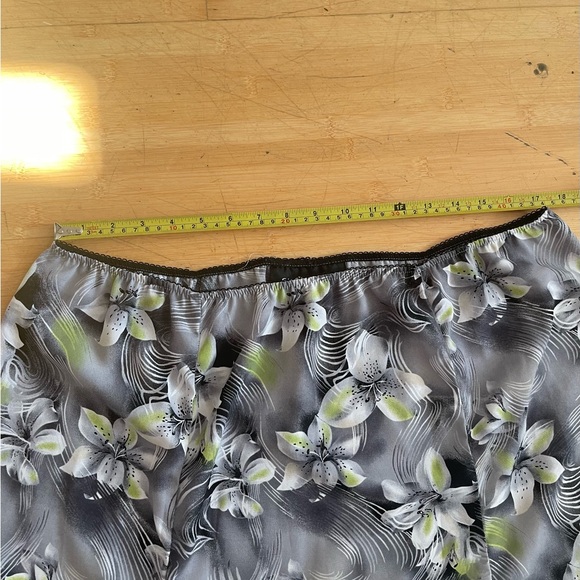 Y2K Floral Print Gray Skirt - Picture 4 of 5